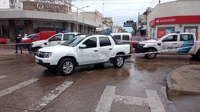 Una mujer herida tras ser embestida por una camioneta